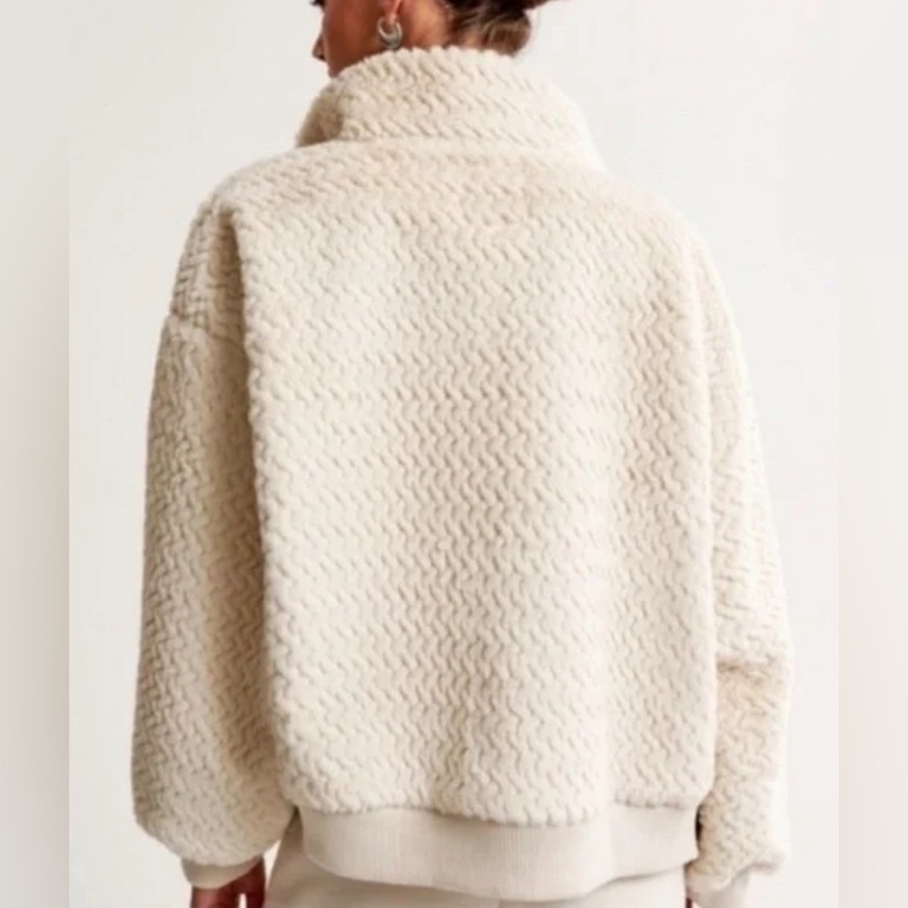 Abercrombie & Fitch Cream Textured Chevron Faux Fur Teddy Bomber Jacket S Small - Picture 2 of 10